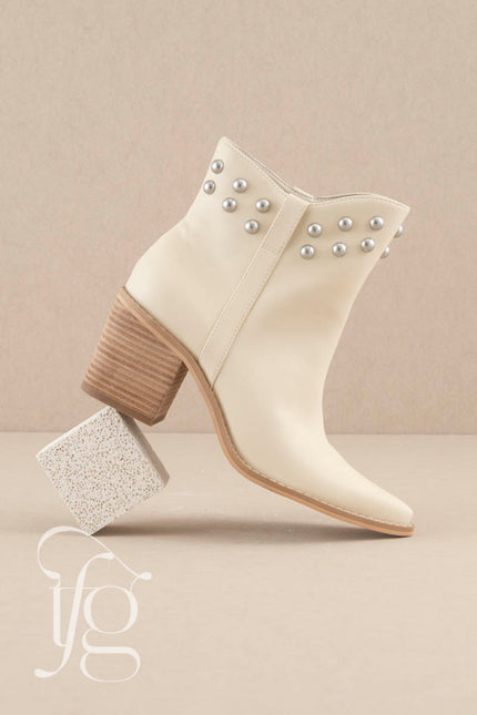 WHITE BOOTIES