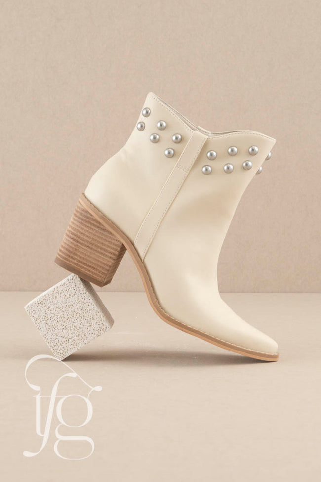 WHITE BOOTIES