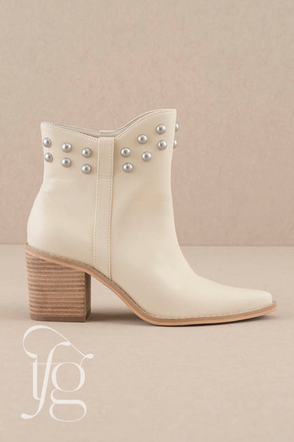 WHITE BOOTIES